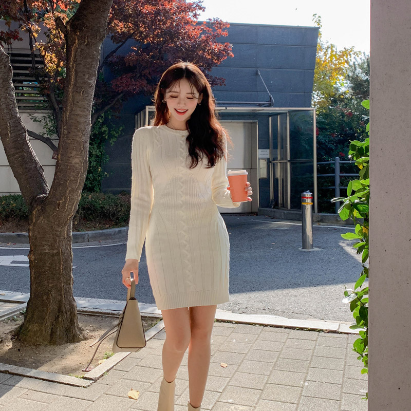 포근한 꽈배기 니트 짜임의 슬림핏 H라인 미니 원피스 dress 벚꽃룩