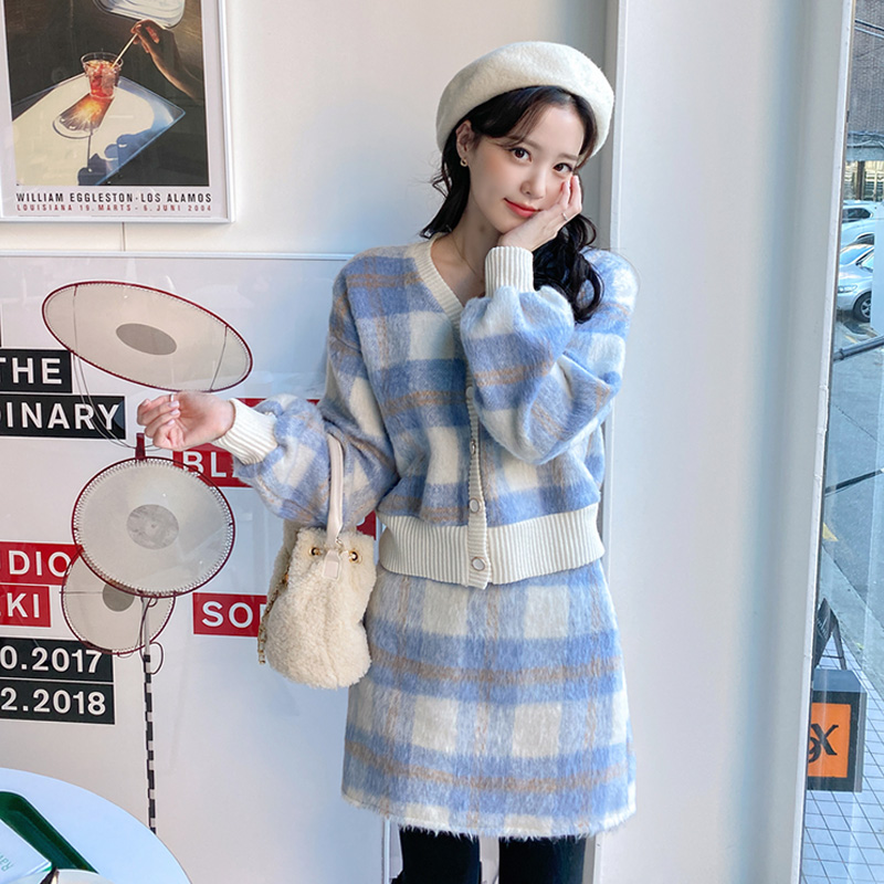[울함유] 체크 패턴의 V넥 가디건과 밴딩 스커트 울혼방 투피스 세트 set 벚꽃룩
