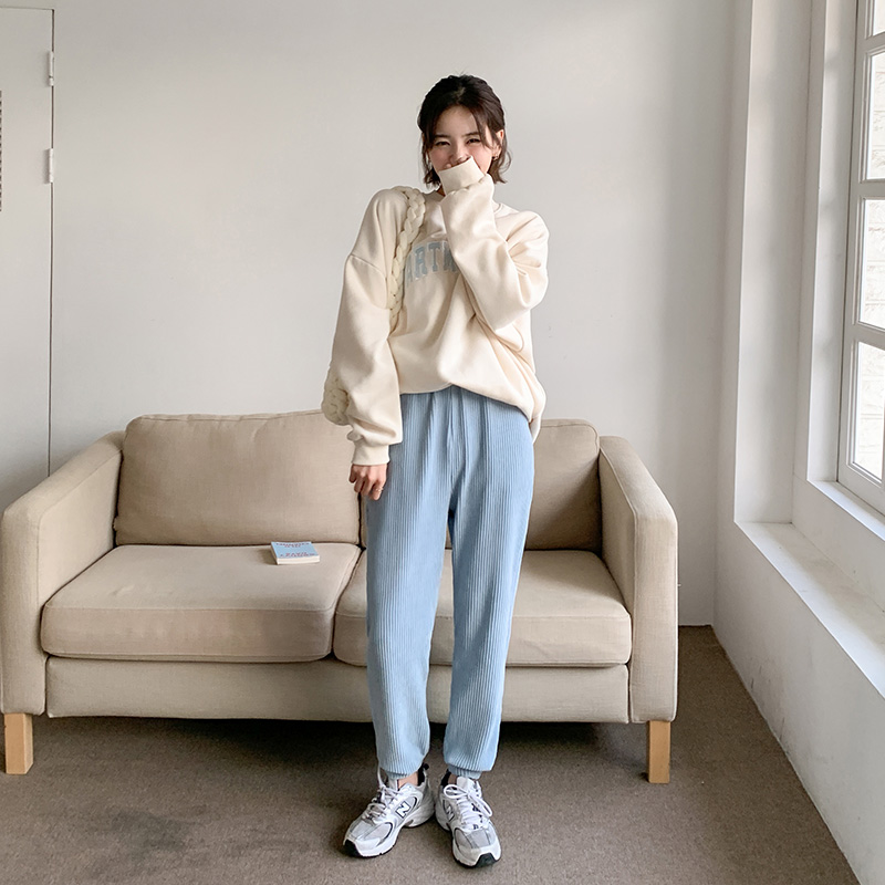 이지한 무드의 코듀로이 패브릭으로 완성된 밴딩 조거 팬츠 pants 벚꽃룩