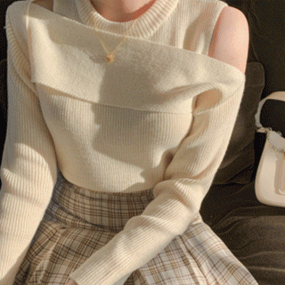 유니크한 꼬임 디자인의 오프숄더 라운드넥 니트 knit