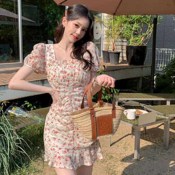 플라워 패턴의 셔링 스퀘어넥 슬림핏 미니 원피스 dress