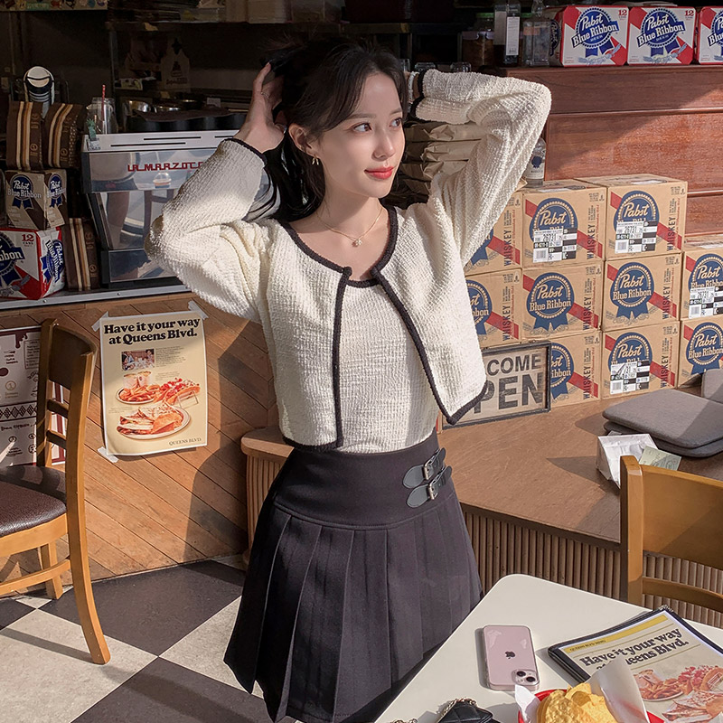레더 버클 디테일의 플리츠 A라인 미니 스커트 skirt