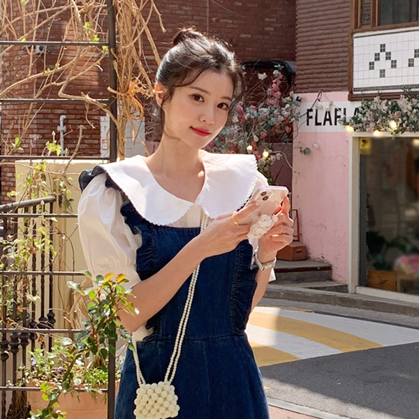 둥근 카라 디자인의 퍼프 반팔 블라우스 blouse