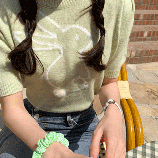 방울 포인트의 토끼 라운드넥 크롭 반팔 니트 knit