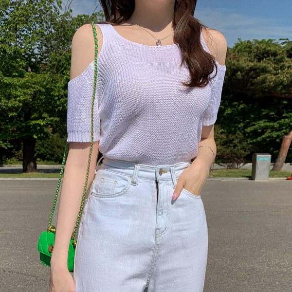 숄더 트임디자인의 반팔소매 여름 니트 knit