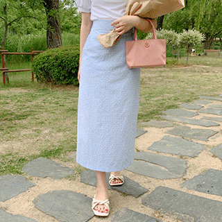 페미닌한 썸머룩으로 즐기기 좋은 고방체크 미디롱 스커트 skirt