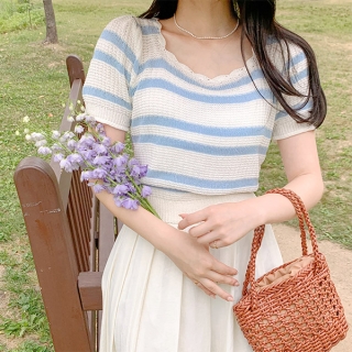 사랑스러운 물결넥의 아담핏 스트라이프 썸머 니트 knit