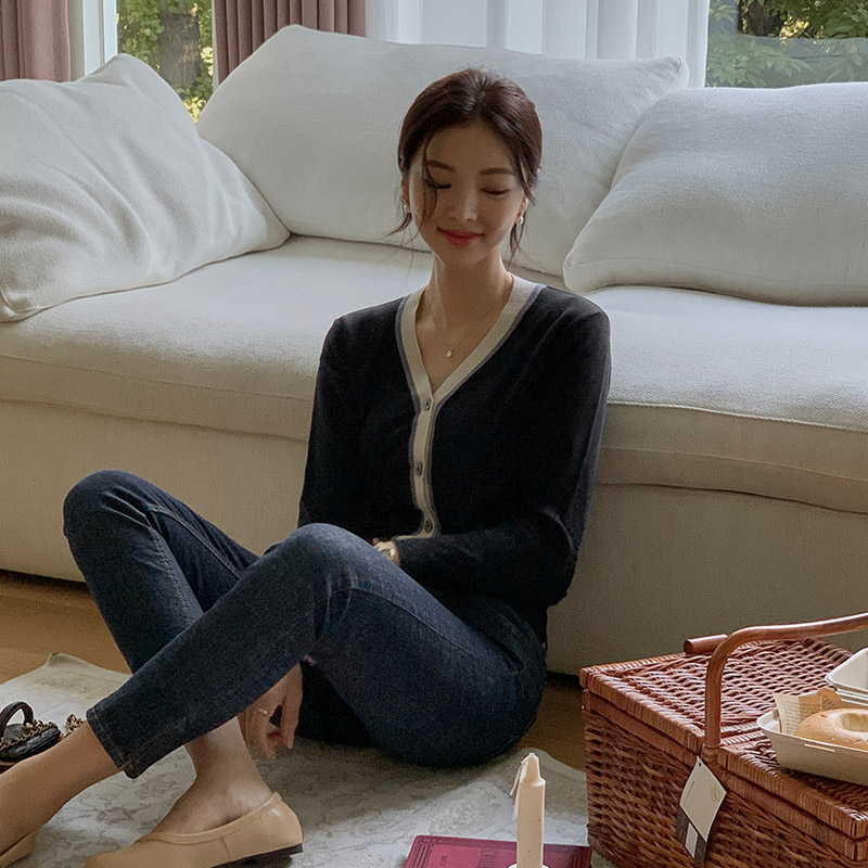 웨일리 배색 가디건 벚꽃룩