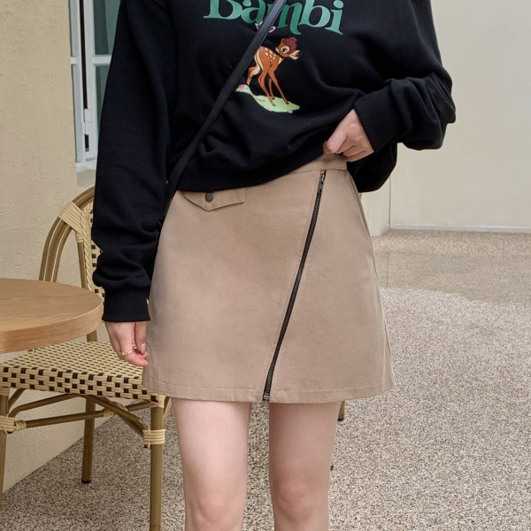사선 지퍼 장식의 백밴딩 코튼 미니 스커트 skirt