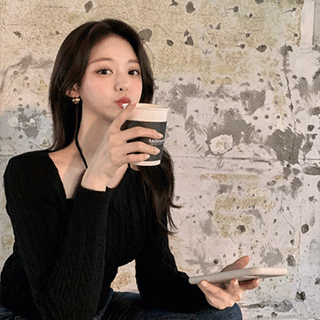 가디건을 입은 듯 유니크한 볼레로 홀터넥 긴팔 니트 knit
