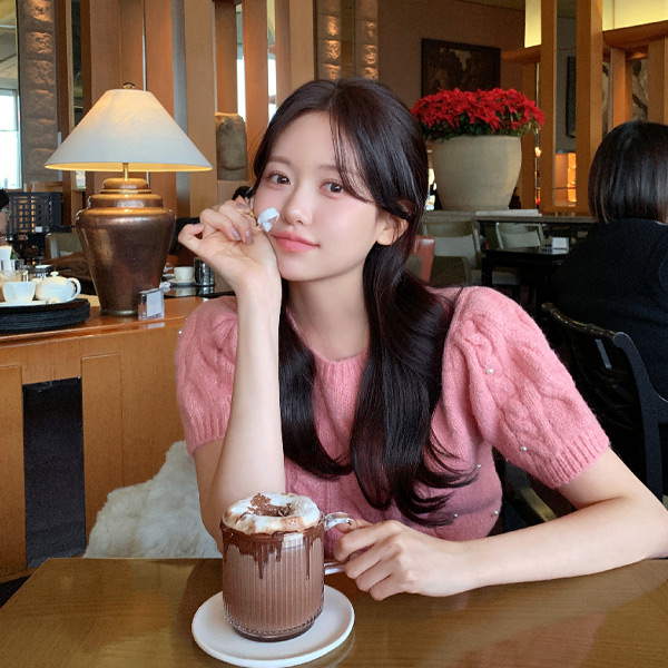 스위티 진주 퍼프 꽈배기 반팔 니트