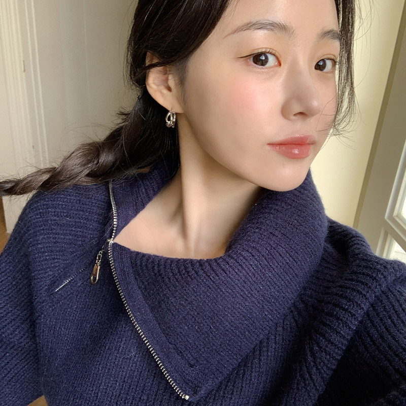 프라토 사이드 지퍼 트임 반폴라넥 니트