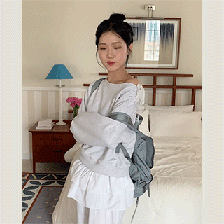(레이스포인트/꾸안꾸룩) 마레트 리본 셔링 원 오프숄더 루즈핏 맨투맨