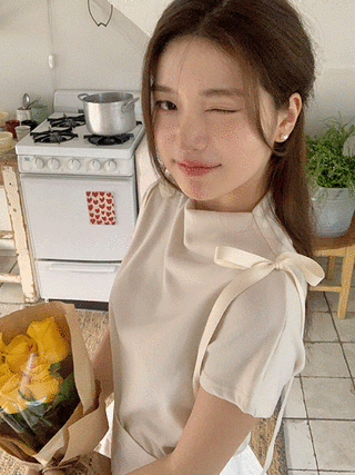 (보송폭닥/리본포인트♥) 줄리에 반하이넥 숄더 리본 반팔 티셔츠