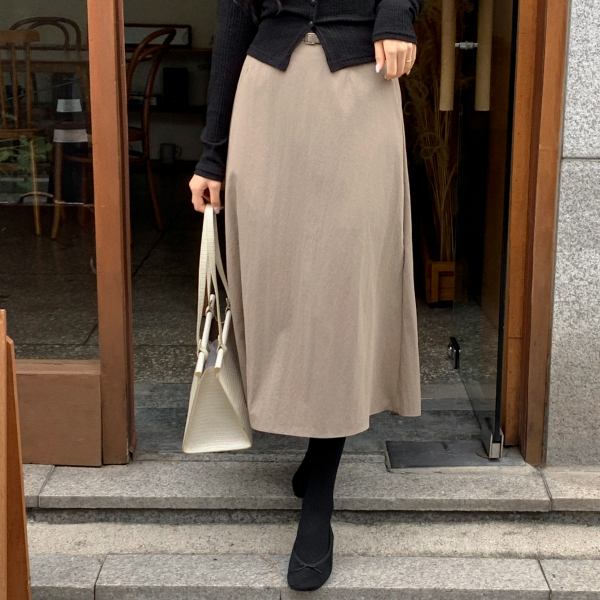 (벨트세트/하체군살완벽커버/하객룩&오피스룩추천) 벤뉴아 하이웨스트 뒷밴딩 플레어 롱 스커트