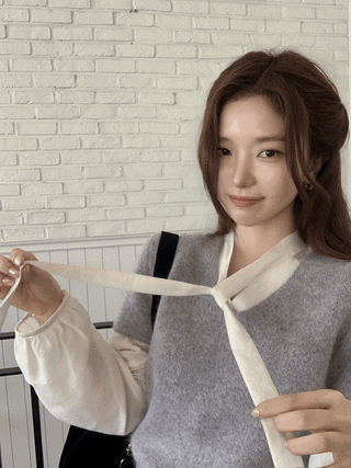 (기분좋은부드러움/입었을때더예쁜♥) 바이디 V넥 펜던트 보들 래빗 반팔 니트