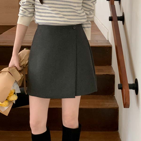 (진짜예쁜사람이입는옷♥/하체자신감UP) 데니안 심플 베이직 버튼 랩 미니 스커트