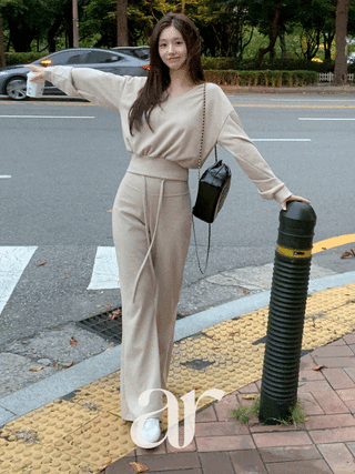 (피치기모/벗기싫은촉감/여리슬림핏♥) 알렌 브이넥 맨투맨 부츠컷 밴딩팬츠 트레이닝 세트