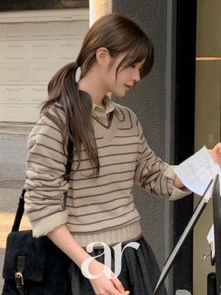 (내추럴데일리/체형커버/FW감성룩♥) 앳썸 루즈핏 스트라이프 브이넥 니트