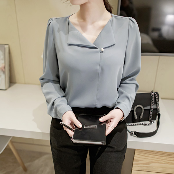bs2015 세련된 무드의 진주장식 V넥 블라우스 blouse