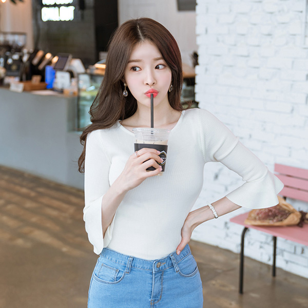 ts1069 톡톡한 패브릭으로 적은 비침의 나팔소매 골지 니트 티 tee