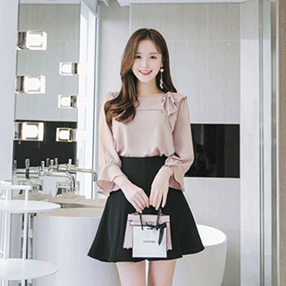 우아하고 로맨틱한 꽃잎라인 절개 플레어스커트 skirt