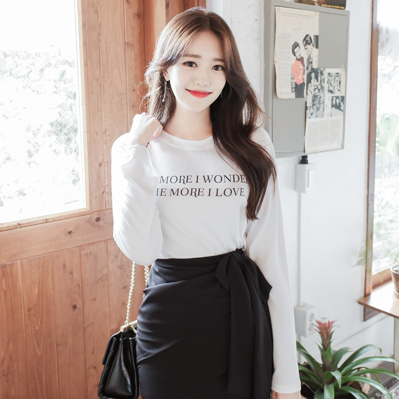 보들보들 촉촉하고 쫀득한 감촉의 레터링 포인트 데일리 티셔츠 tee