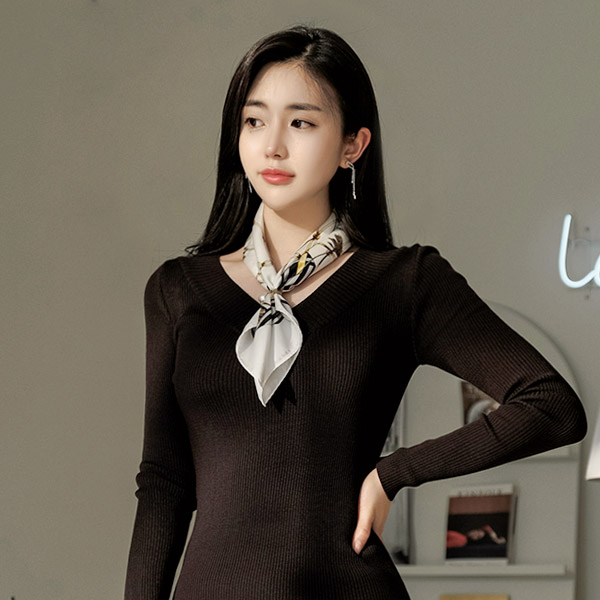 ac3791 고급스러움이 느껴지는 실키한 패브릭의 연결 체인 패턴의 스카프 scarf