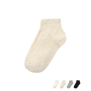 쫀쫀한 짜임으로 발목까지 꼭 잡아주는 베이직한 무드의 깔끔 양말 socks