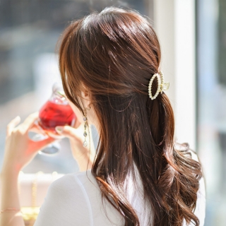 앙증맞은 골드 진주 반달 쉐입의 로맨틱 헤어핀 hairpin 벚꽃룩
