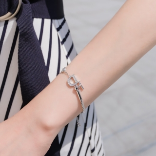 고급스러운 이니셜 D 큐빅 장식의 브레이슬릿 bracelet
