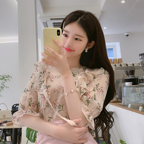 bs4359 여리한 플라워 패턴의 넥리본 디테일 포인트 반팔 쉬폰 블라우스 blouse
