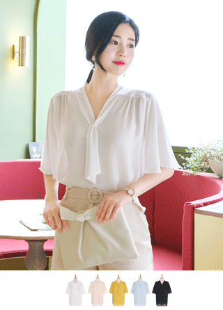 가녀린 팔뚝라인의 날개소매디자인 타이장식 쉬폰블라우스 blouse