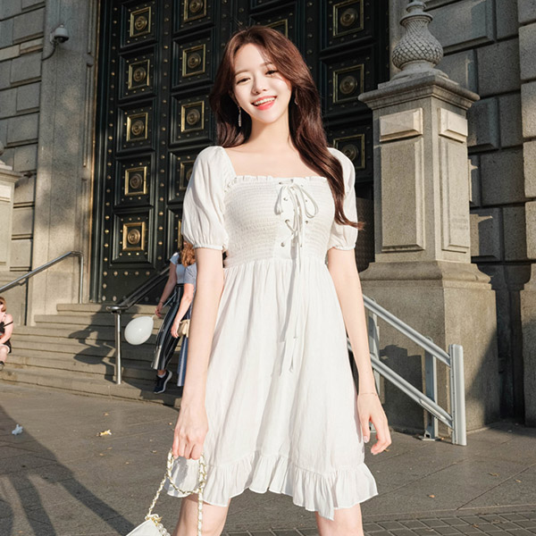 op7269 스모크 밴딩과 아일렛 장식의 스퀘어넥 프릴 원피스 dress