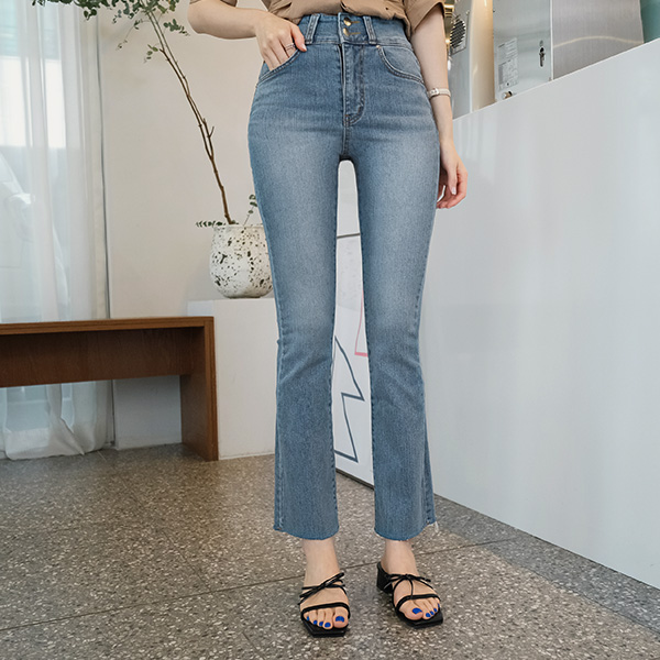 ps1852 핏을 잡아주는 완벽한 스판 패브릭의 세미 부츠컷 투버튼 데님팬츠 pants