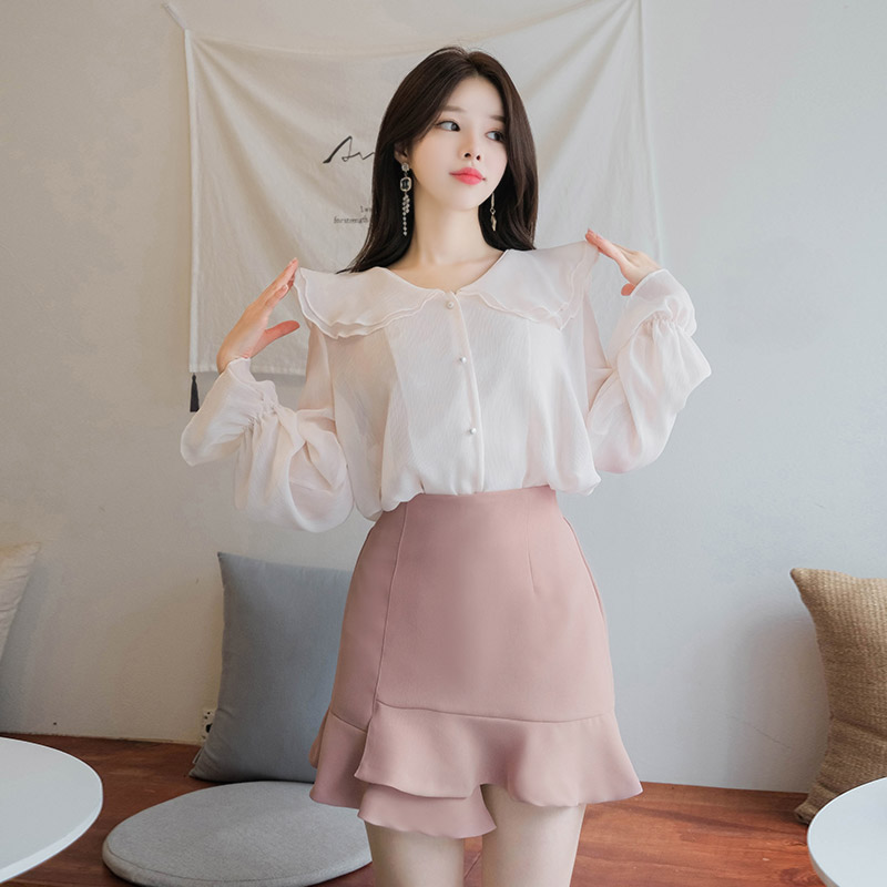 러블리무드의 웨이브 프릴카라 포인트 진주장식 쉬폰 블라우스 blouse