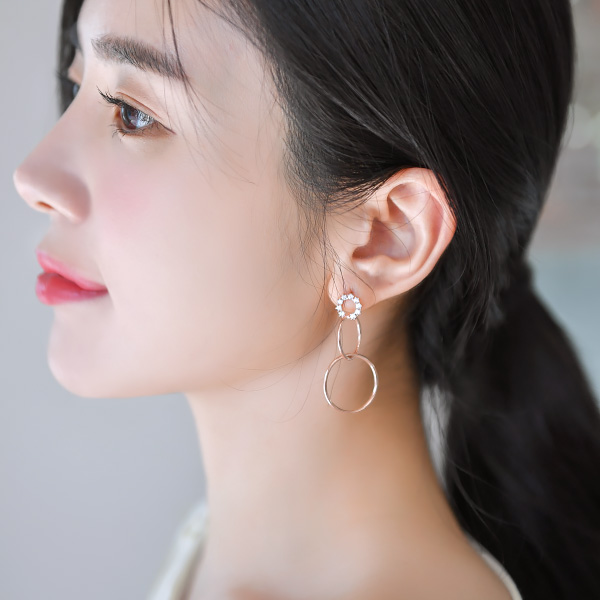 ac4129 큐빅 더블링 장식으로 특별하게 완성된 은침 드롭 이어링 earring