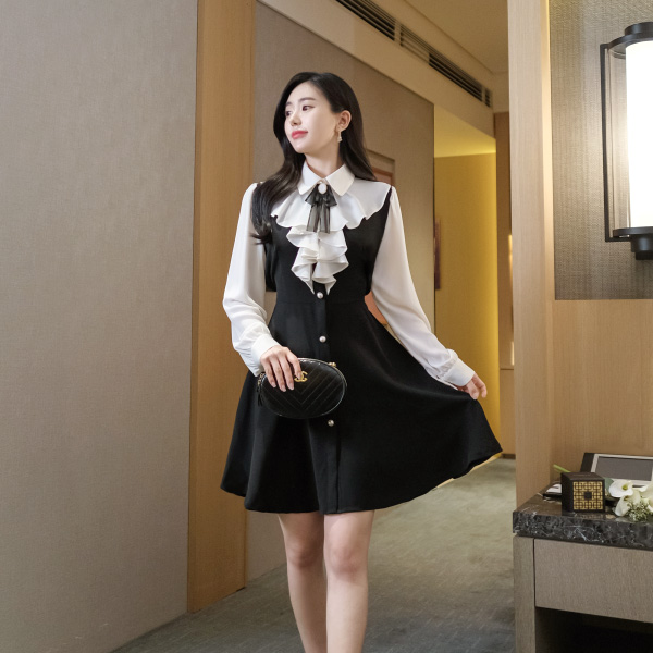 op7639 셀럽도 착용한 앤틱 브로치 세트 구성의 진주버튼 플레어 미니 원피스 dress