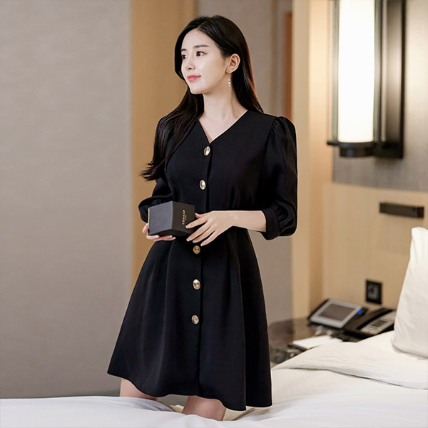 op7638 엘레강스한 금장 버튼 장식의 허리 핀턱 플레어 원피스 dress