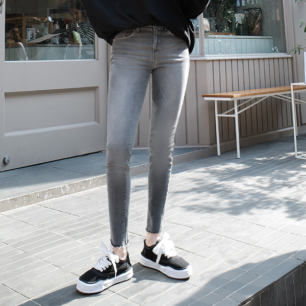 ps1903 퀄리티가 남다른 쫀쫀스판패브릭의 히든밴딩 그레이 스키니팬츠 pants