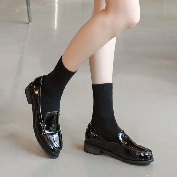 sh1626 클래식한 무드가 느껴지는 블랙 에나멜 로퍼 shoes