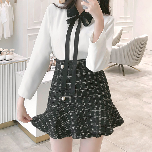 sk3718 고급스러운 체크 트위드 소재로 제작된 진주 버튼 포인트 플레어 미니스커트 skirt