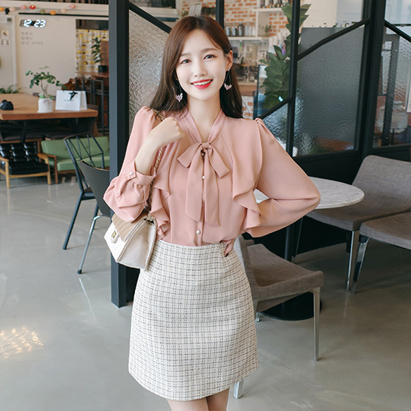 bs4687 우아한 러플 쉐입의 리본 타이 디자인 진주 단추 쉬폰 블라우스 blouse
