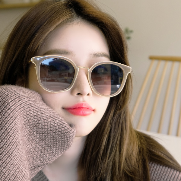 ac4173 골드 배색 프레임으로 패셔너블하게 완성된 포인트 선글라스 sunglasses