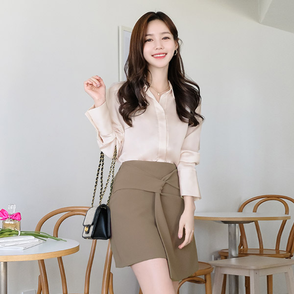 bs4705 엘레강스한 새틴 광택의 와이드 커프스 루즈핏 셔츠 블라우스 blouse