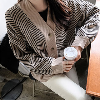하이퀄리티로 제작된 벌키한 헤링본 패턴의 오버핏 가을 가디건 cardigan
