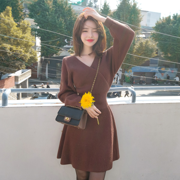 op7951 랩 디자인으로 페미닌한 무드의 플레어 니트원피스 dress