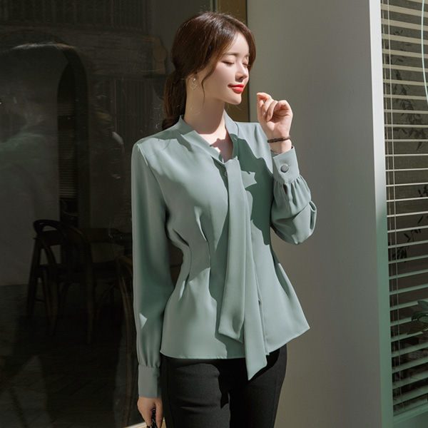 세련된 분위기의 동일 컬러 금장버튼 타이 리본 블라우스 blouse