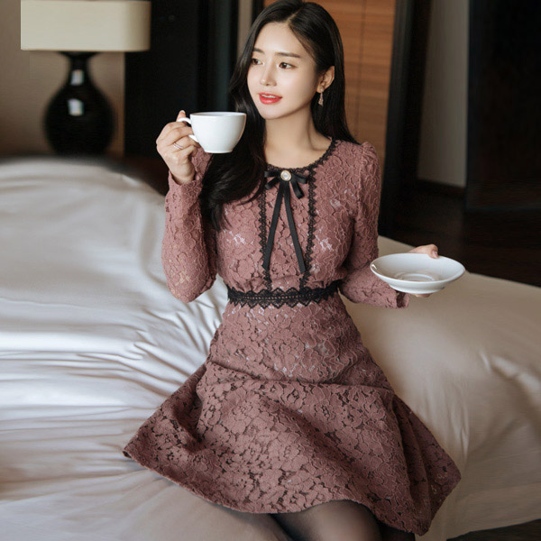 op7971 페미닌한 펀칭 레이스 패브릭으로 완성된 리본 브로치 세트 플레어 원피스 dress