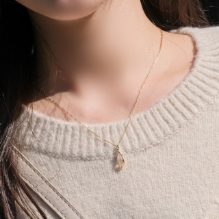 사랑스러운 피치 컬러감의 물방울 포인트 체인 겨울 네크리스 necklace